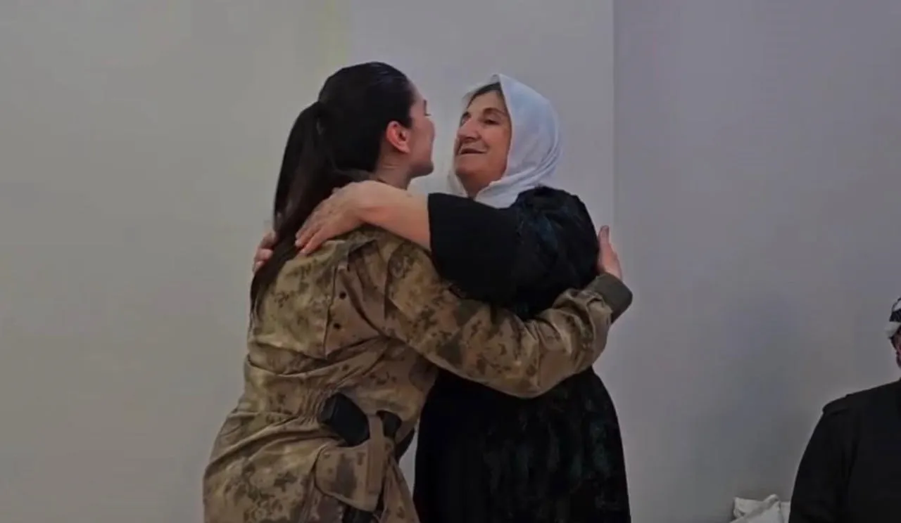ŞIRNAK’TA SİLAHLI KUVVETLERİMİZDEN ŞEHİT ANNELERİNE ANLAMLI KUTLAMA. ŞEHİTLERİN EMANETLERİ...