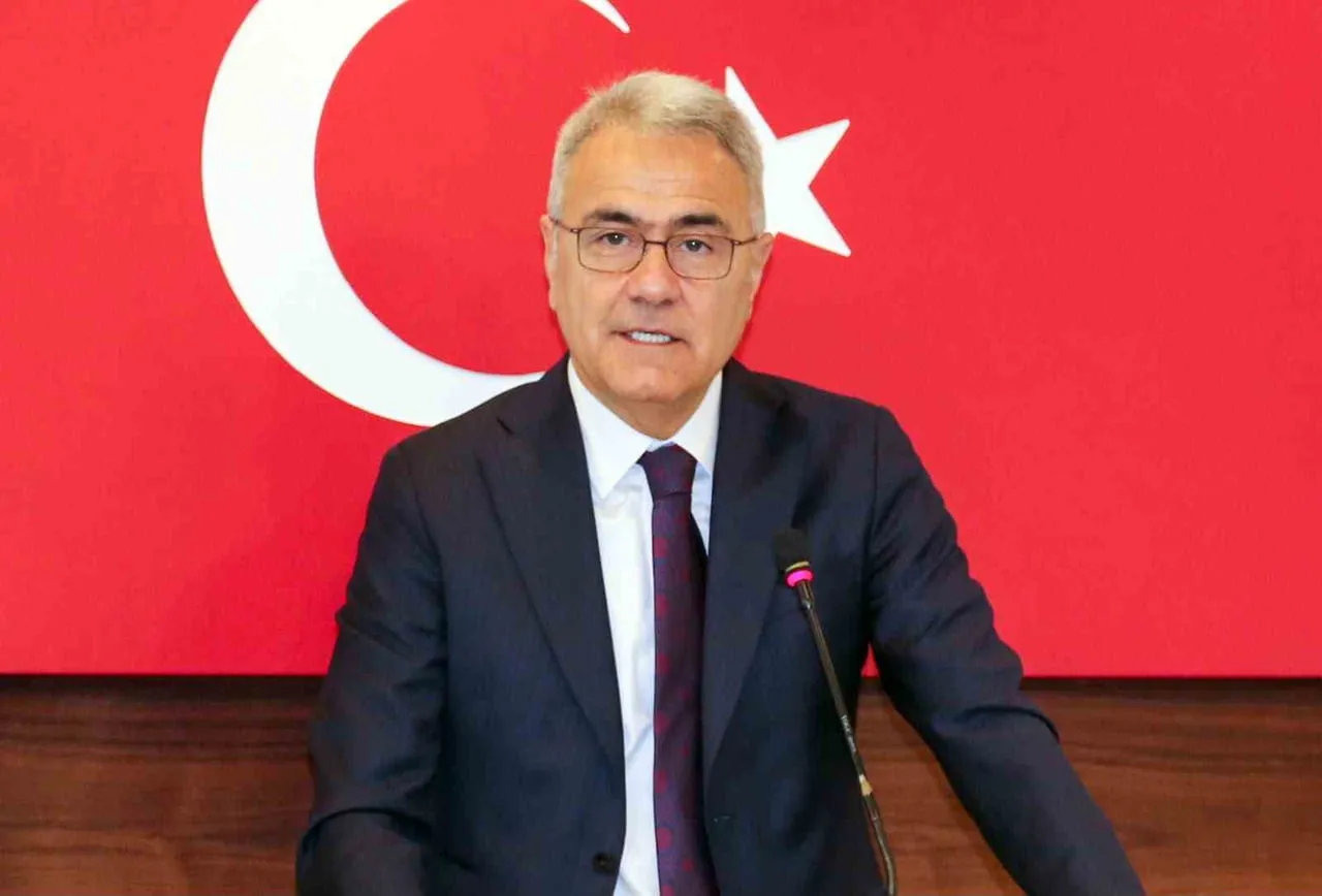 SİVAS TİCARET VE SANAYİ ODASI BAŞKANI ZEKİ ÖZDEMİR KAMU KURUMLARININ ÖZEL SEKTÖRE RAKİP OLMAMASI...