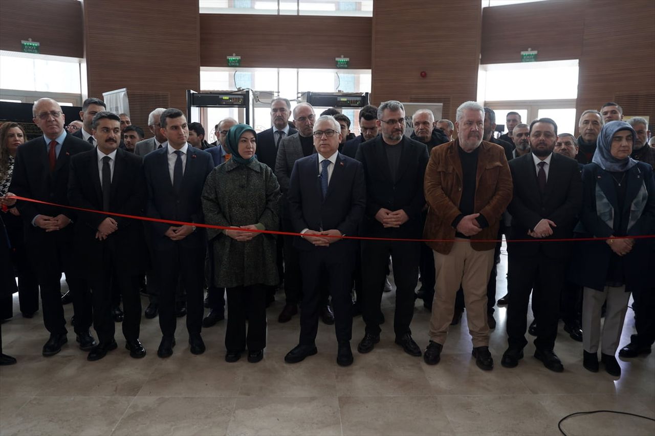 Sivas'ta ramazan ayı etkinlikleri kapsamında koleksiyoner Erol Güzel tarafından "Mukaddes...