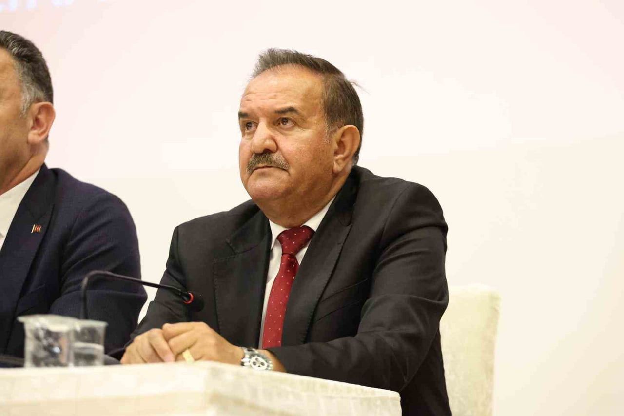 SİVASSPOR DİVAN KURULU ÜYESİ KEMAL ÇAĞLAYAN, KULÜPTE YAŞANAN YÖNETİM BELİRSİZLİĞİNİN KISA SÜREDE...