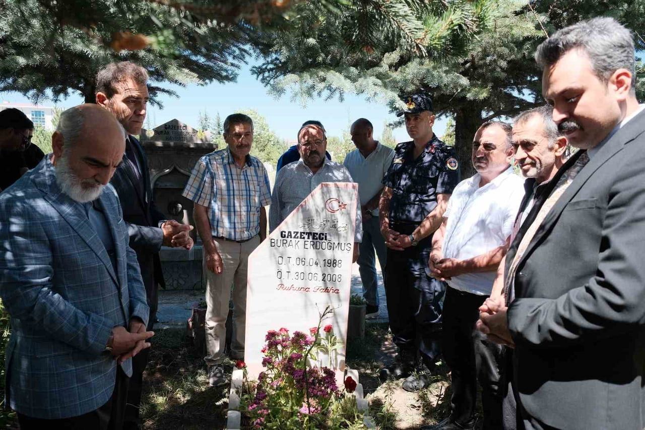 SİVAS’TA 2008 YILINDA GEÇİRDİĞİ TRAFİK KAZASI SONUCU HAYATINI KAYBEDEN GENÇ GAZETECİ BURAK...