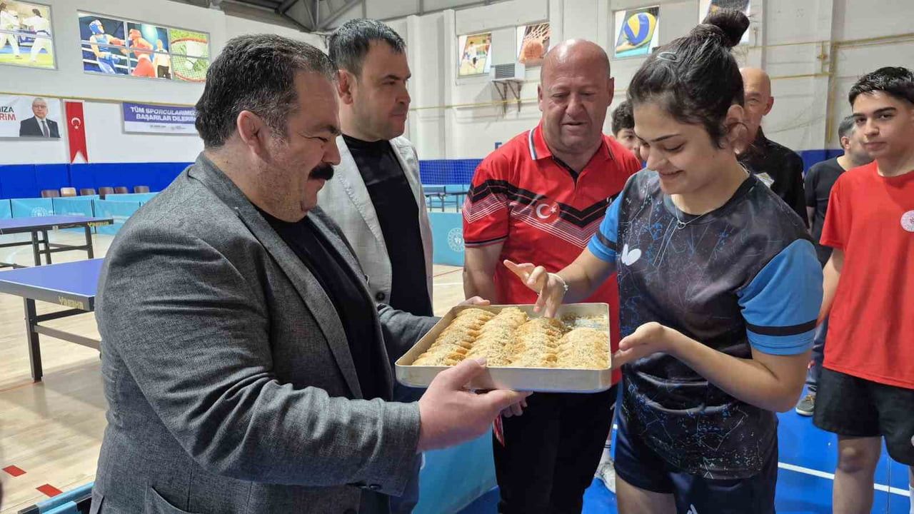 SİVAS’TA DEVAM EDEN İŞİTME ENGELLİLER MASA TENİSİ MİLLİ TAKIM KAMPI’NI ZİYARET EDEN FEDERASYON...