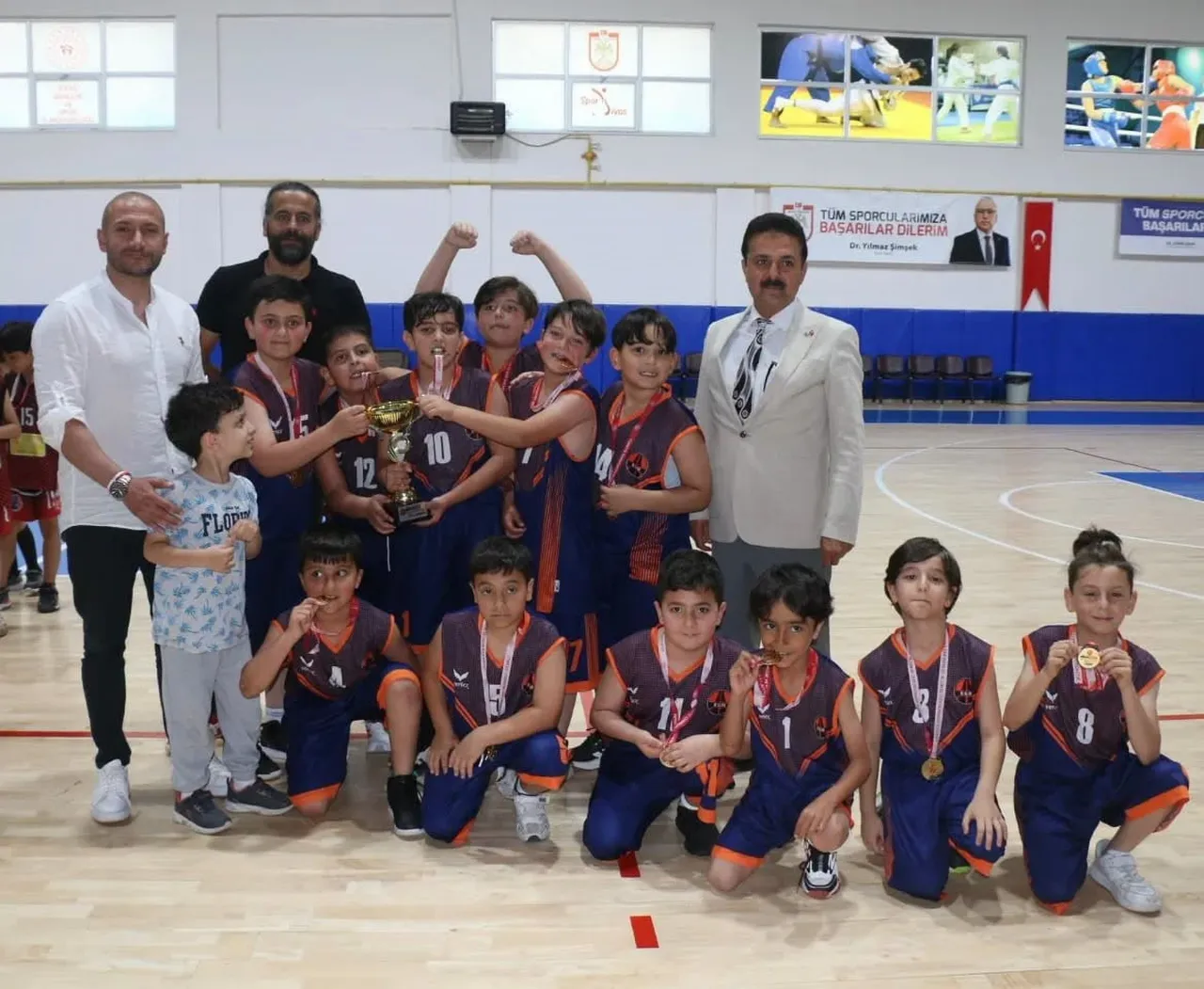 SİVAS’TA DÜZENLENEN BASKETBOL MİNİKLER A İL BİRİNCİLİĞİ MÜSABAKALARINDA MİNİK SPORCULAR...