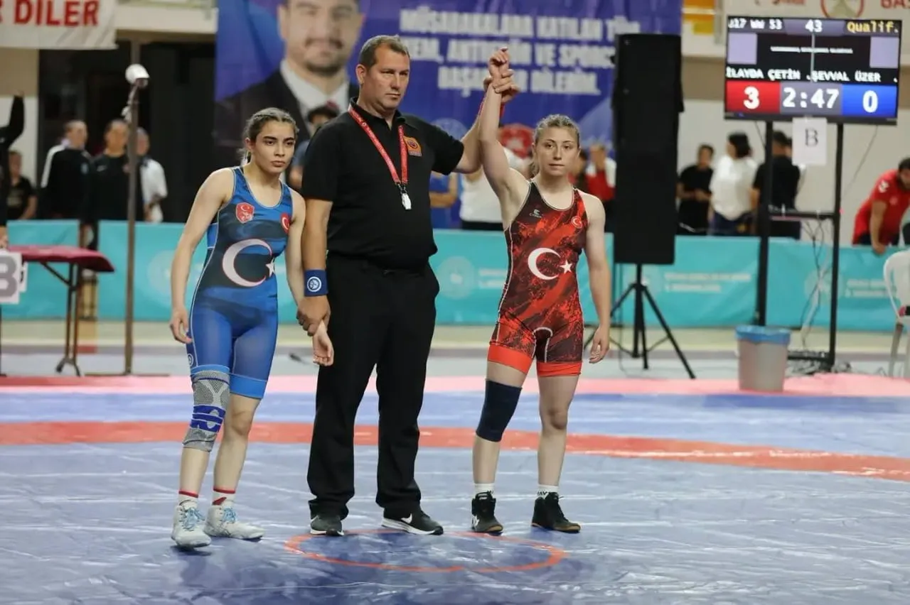 SİVAS’TA DÜZENLENEN YILDIZLAR GÜREŞ YEŞİLAY TÜRKİYE ŞAMPİYONASI, DEVAM EDİYOR. TAHA AKGÜL SPOR...