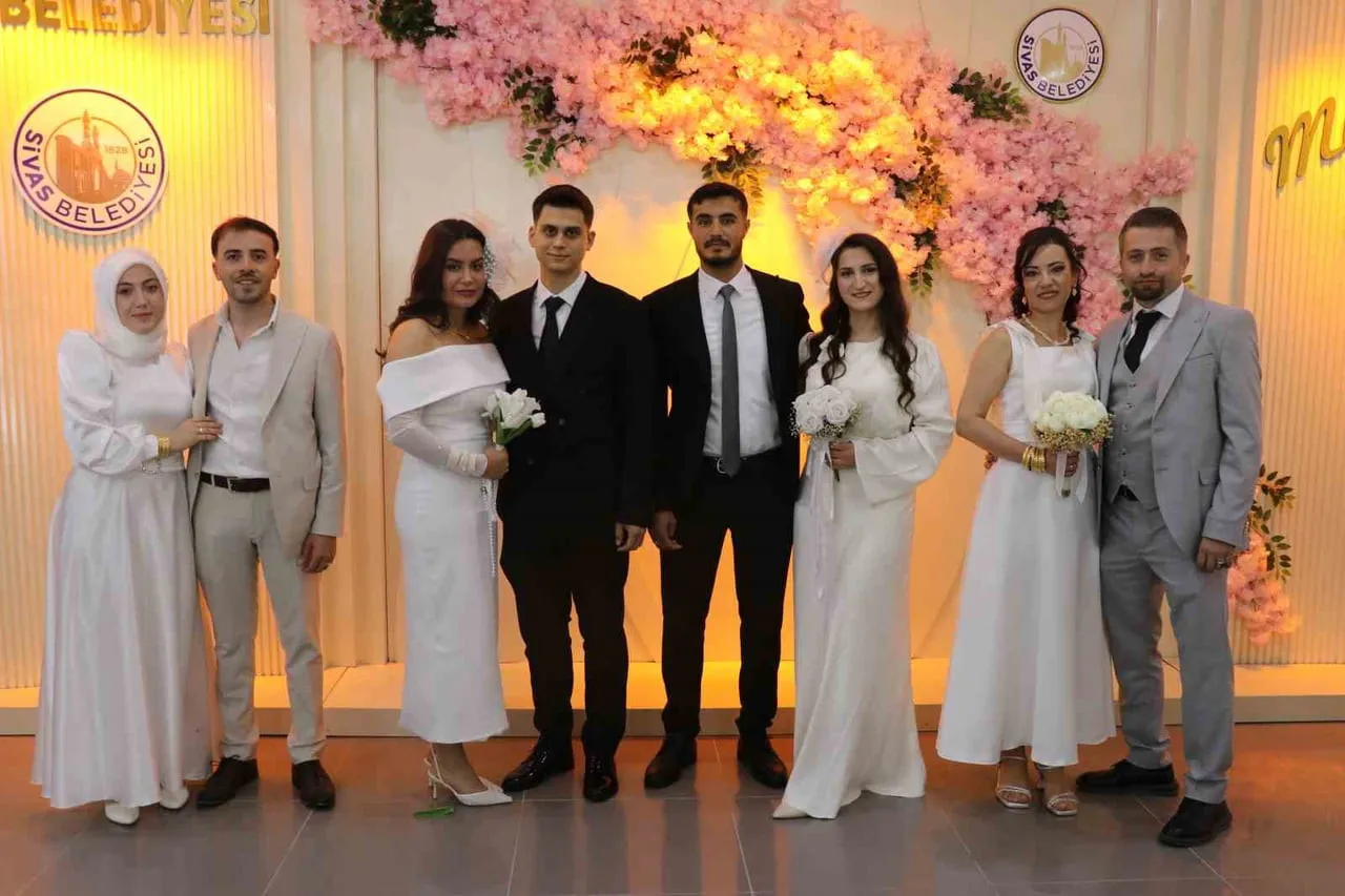 SİVAS’TA EVLİLİK TARİHLERİNİ UNUTULMAZ KILMAK İSTEYEN ÇİFTLER, TAKVİMLERİN DİKKAT ÇEKEN TARİHİ...