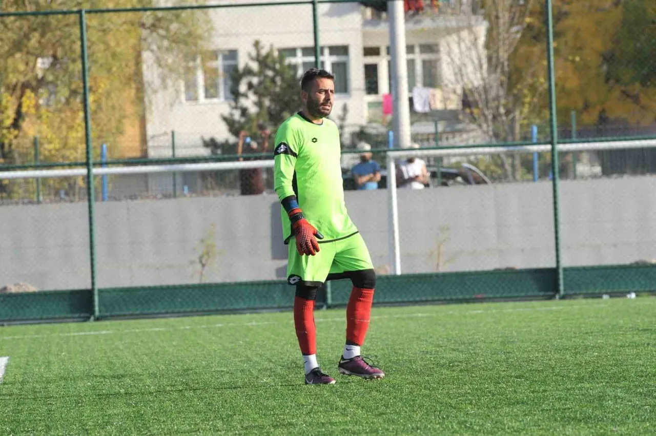 SON OLARAK ERCİYES İDMANGÜCÜ FORMASI GİYEN KALECİ BAYKAL ALTAY FUTBOL KARİYERİNİ...