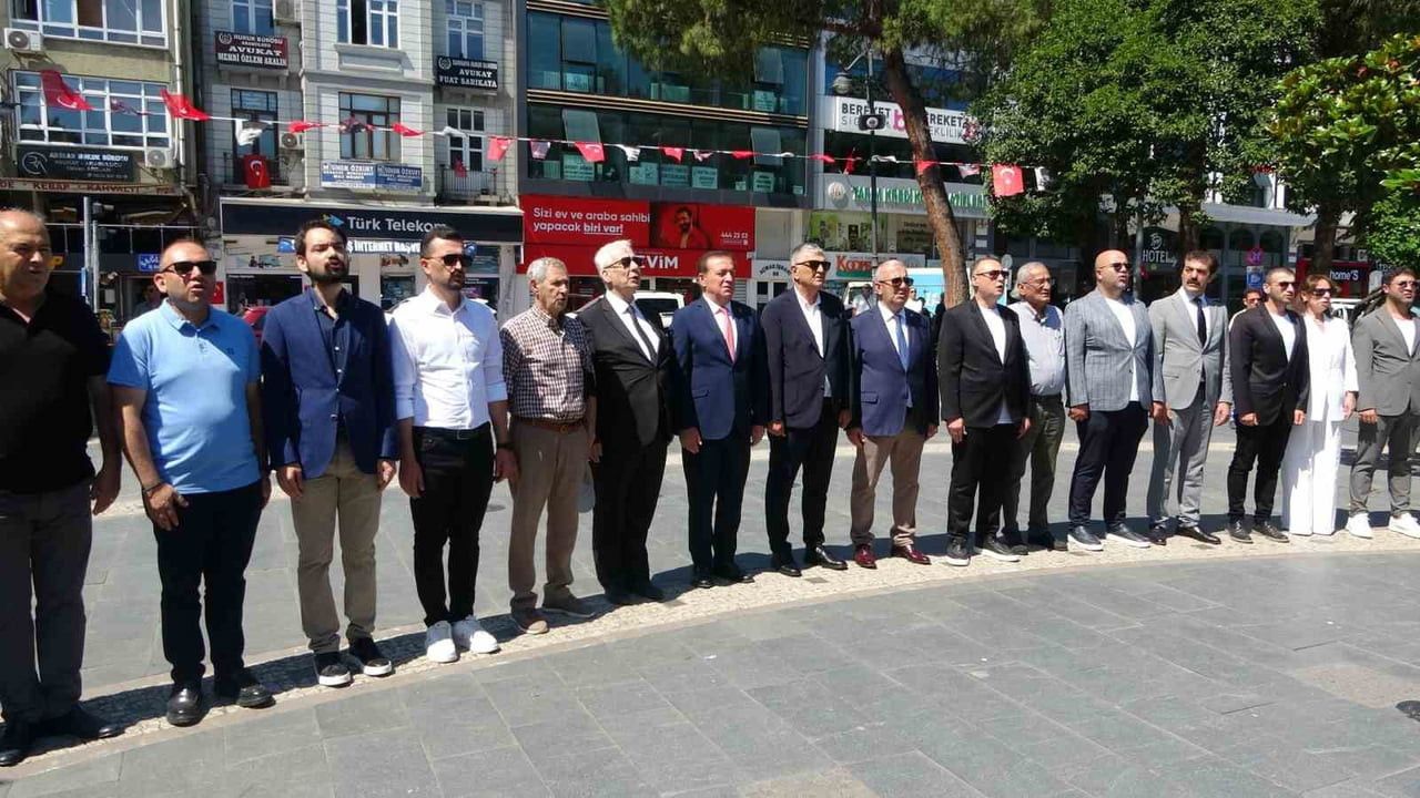 SÜPER LİG EKİPLERİNDEN SAMSUNSPOR, 61. KURULUŞ YIL DÖNÜMÜ DOLAYISIYLA ATATÜRK ANITI'NDA ÇELENK...
