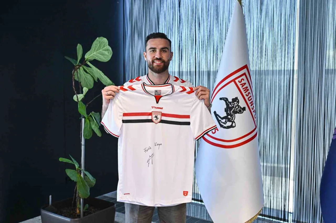 SÜPER LİG EKİPLERİNDEN SAMSUNSPOR, SEZONUN İLK TRANSFERİNE İMZAYI ATTIRDI. KIRMIZI-BEYAZLI EKİP...