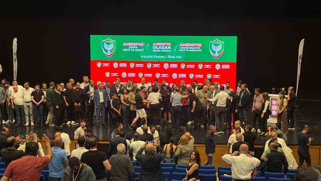 SÜPER LİG'İN YENİ EKİBİ AMED SPORTİF FAALİYETLER KULÜBÜ'NDE BAŞKAN AV. NAHİT EREN GÜVEN TAZELEDİ....