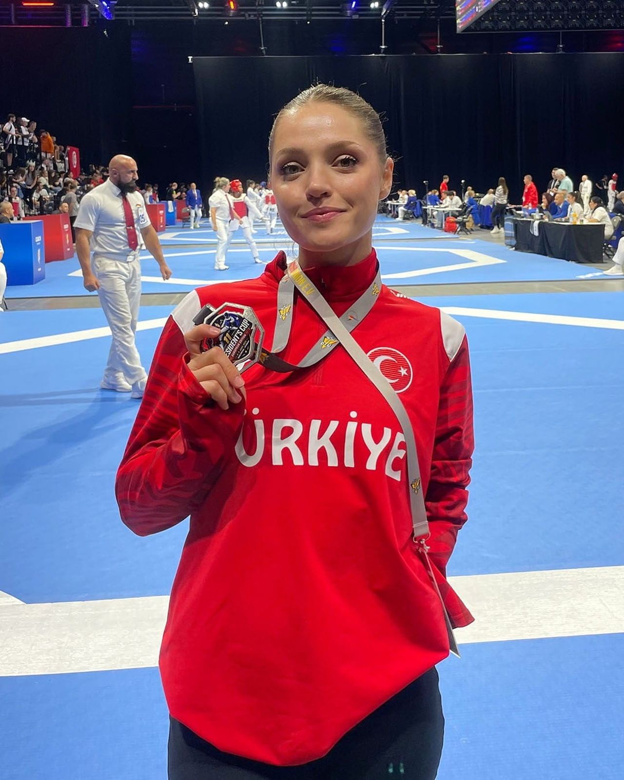 TAEKWONDO MİLLİ SPORCUMUZ ZEHRA ORHAN, ALMANYA’DA YAPILAN DÜNYA BAŞKANLIK KUPASINDA (PRESİDENT’S...