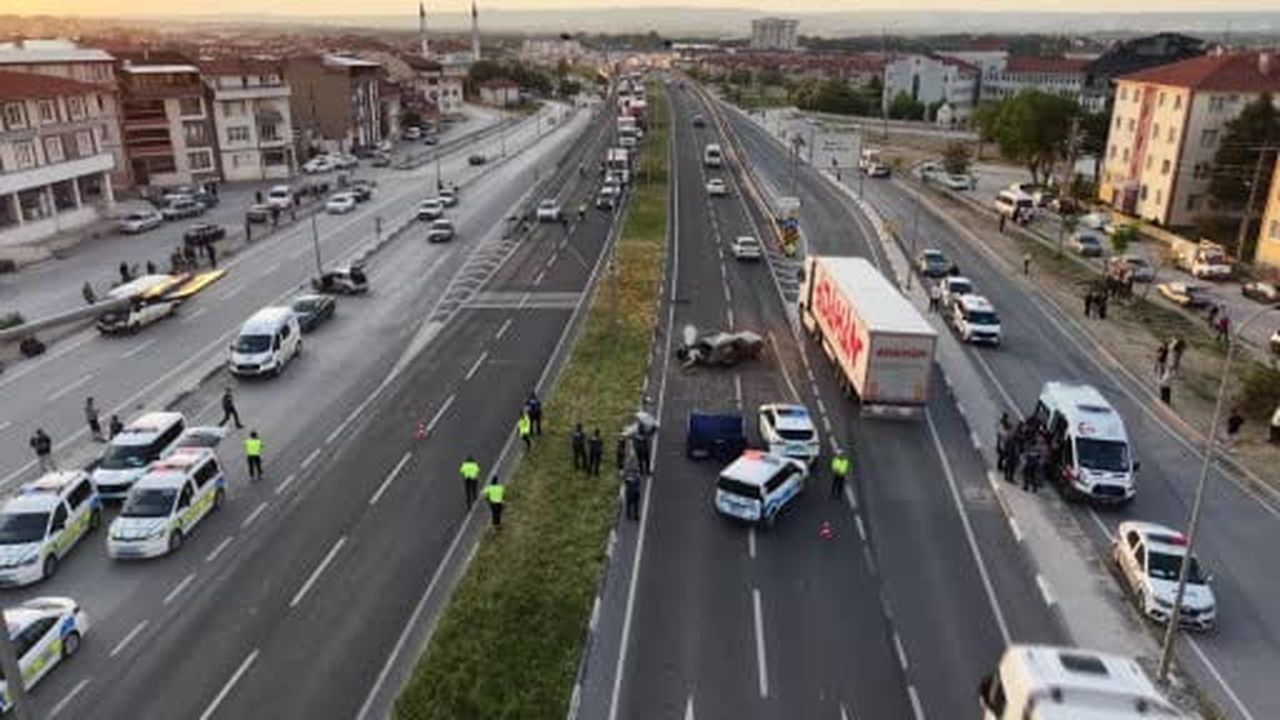 Takla atan araçta bulunan 17 yaşındaki genç olay yerinde hayatını kaybetti