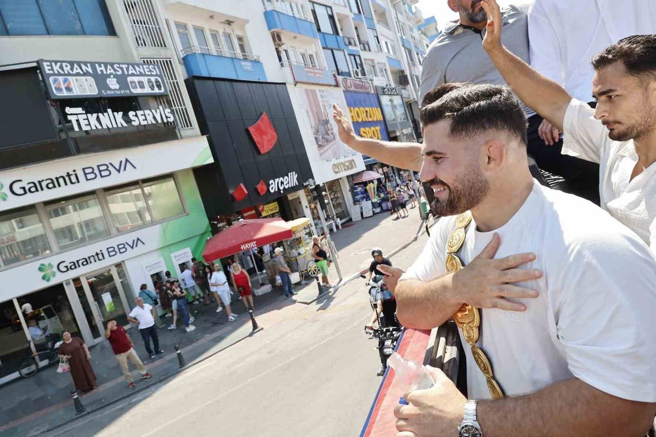 TARİHİ KIRKPINAR YAĞLI GÜREŞLERİ’NDE BAŞPEHLİVANLIK UNVANINI KAZANARAK ALTIN KEMERİN SAHİBİ OLAN...