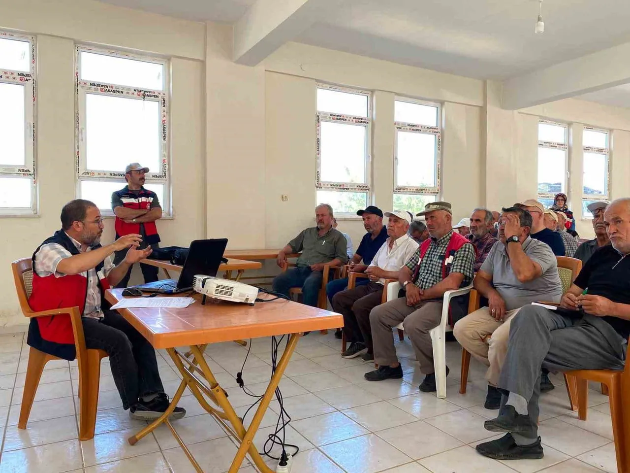 TAVŞANLI’DA ÜRETİCİLERE, "BİTKİ KORUMA ÜRÜNLERİ UYGULAMA BELGESİ" EĞİTİMİ