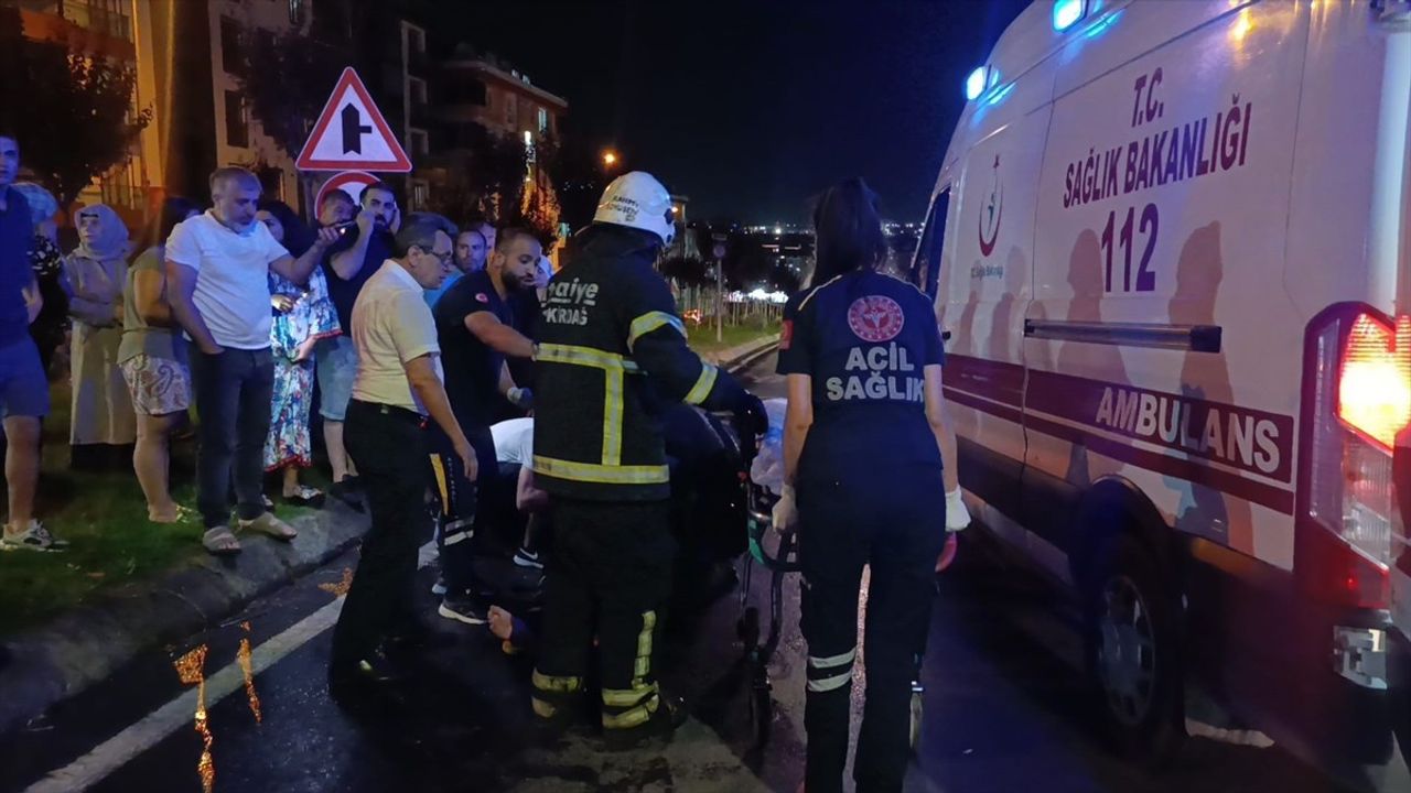 Tekirdağ'ın Çerkezköy ilçesinde otomobilin yaya geçidinde çarptığı 2 kadın yaralandı. Kaza yerine...