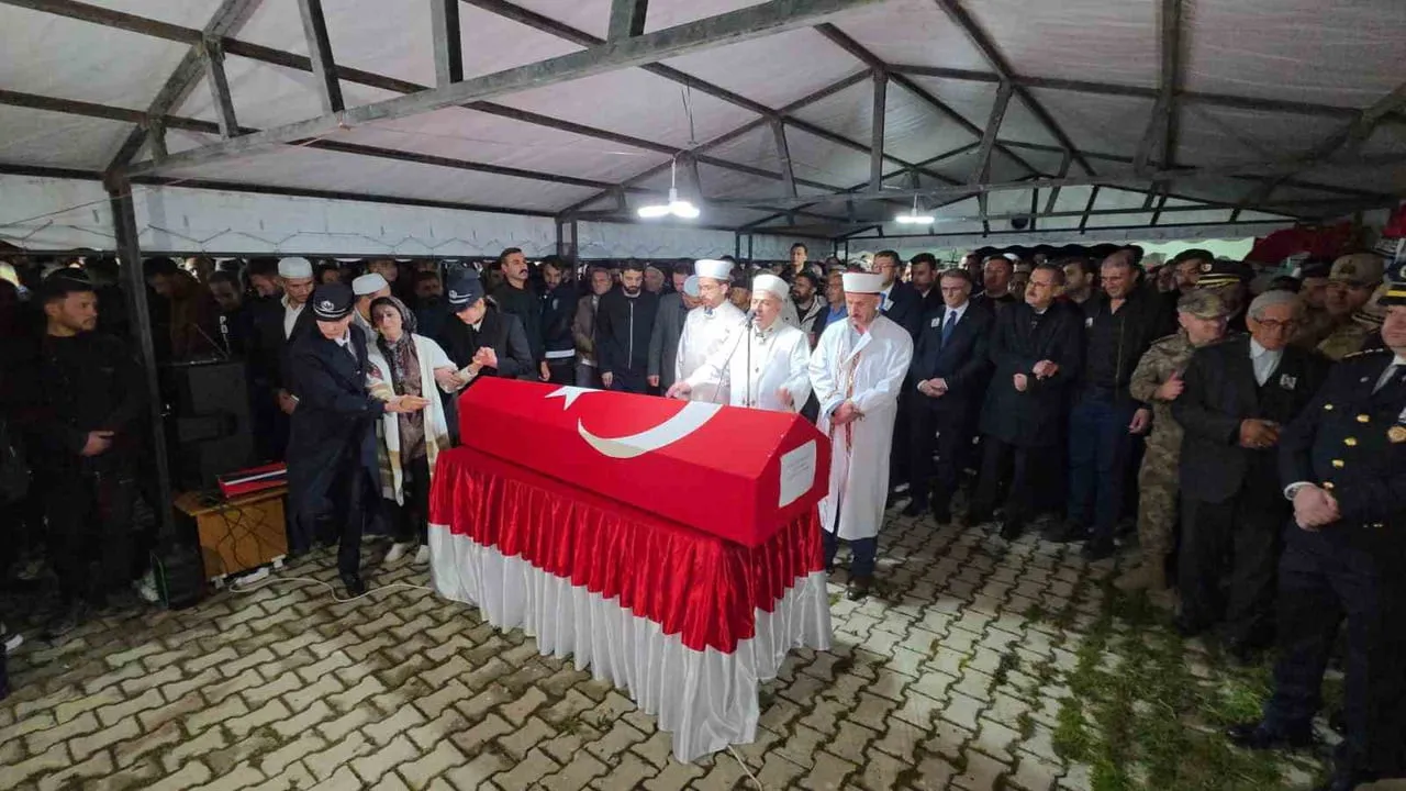 TEKİRDAĞ'IN ÇORLU İLÇESİNDE SİLAHLI KAVGA İHBARINA MÜDAHALE EDEN POLİS EKİPLERİNE ATEŞ AÇILMASI...