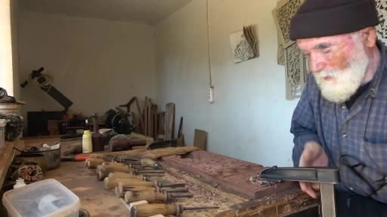 Tescilli Maraş rahleleri, ustaların ellerinde geleceğe taşınıyor