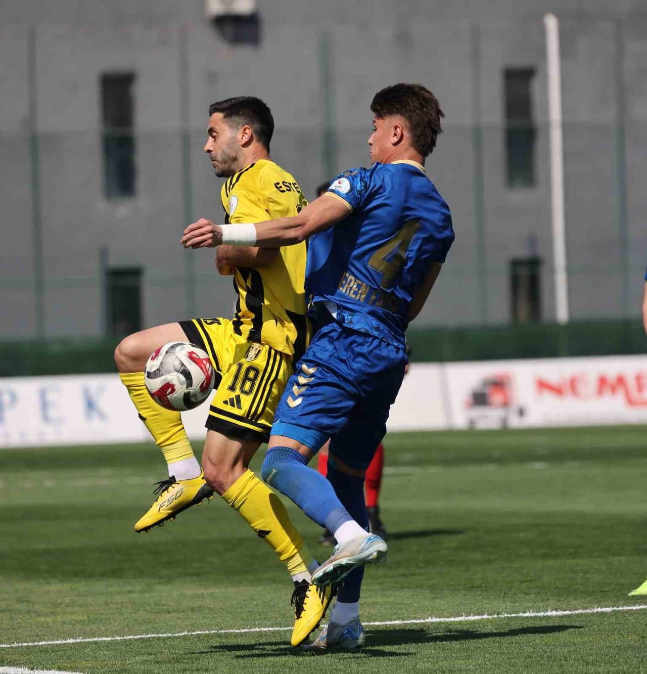 TFF 2. LİG KIRMIZI GRUP 32. HAFTASINDA ALİAĞA FK, KONUK ETTİĞİ MENEMEN FK‘YI 5-0 MAĞLUP...