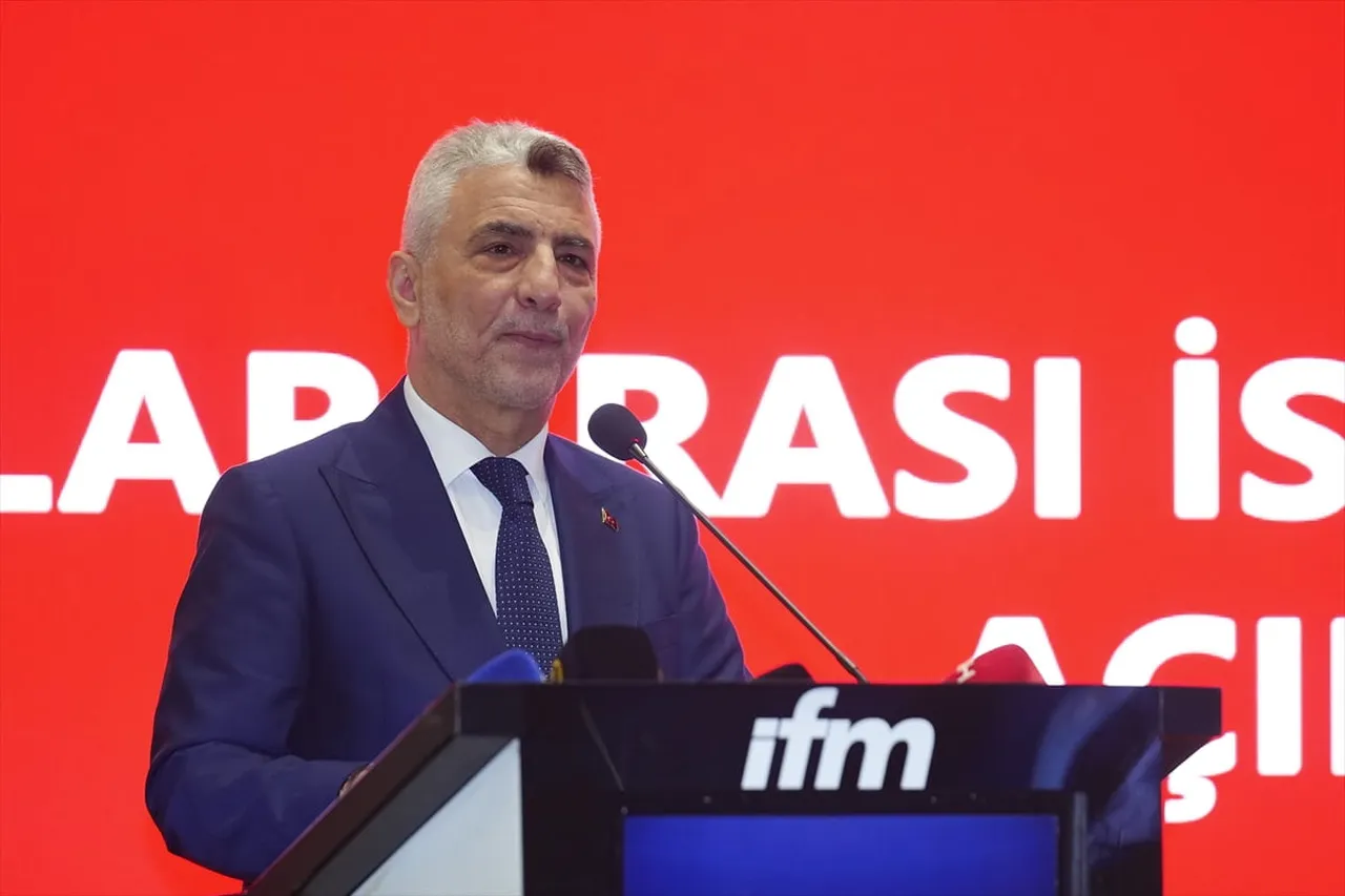 Ticaret Bakanı Ömer Bolat, Mobilya Dernekleri Federasyonu (MOSFED) tarafından düzenlenen ve...