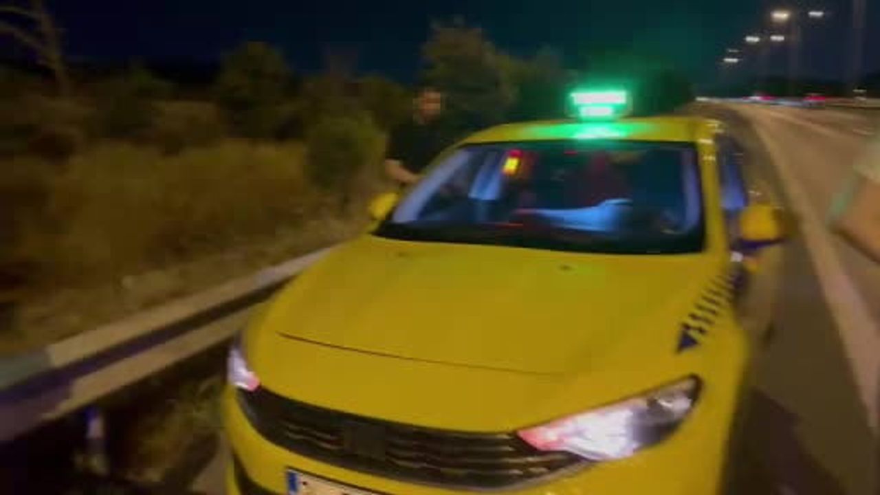 Ticari taksiyle göçmen kaçıran insan tacirleri polisten kaçamadı
