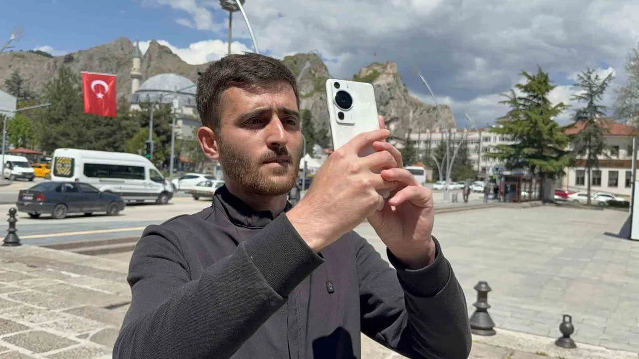 TOKATLI FOTOĞRAFÇI MEHMET EMİN CORUŞ’UN DÜNYA İKİNCİLİĞİ GETİREN ÖDÜL KUPASI VE SERTİFİKASI...