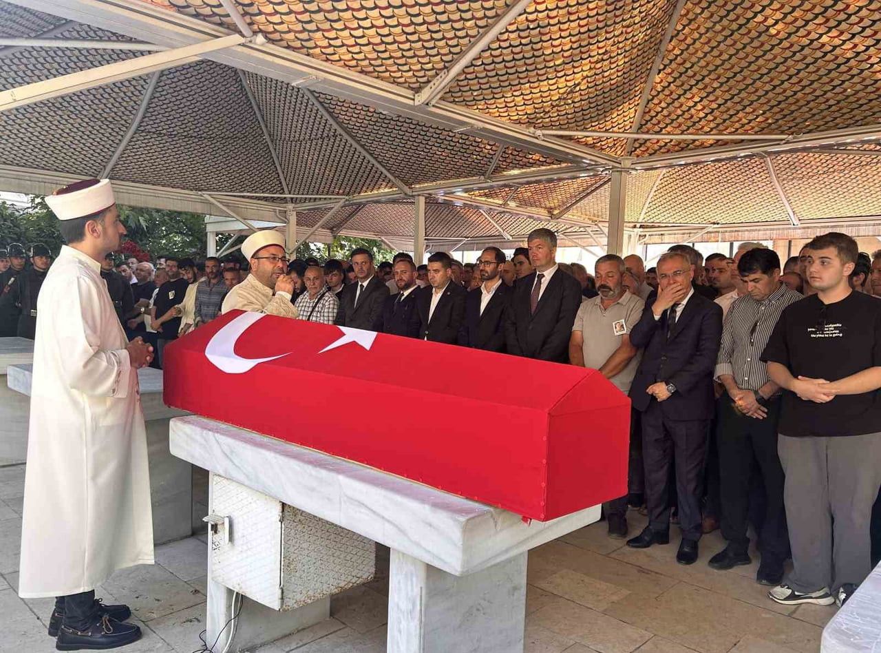 TÖRENE ASKERİ ERKAN, GENÇ ASKERİN YAKINLARI VE ÇOK SAYIDA VATANDAŞ KATILDI.