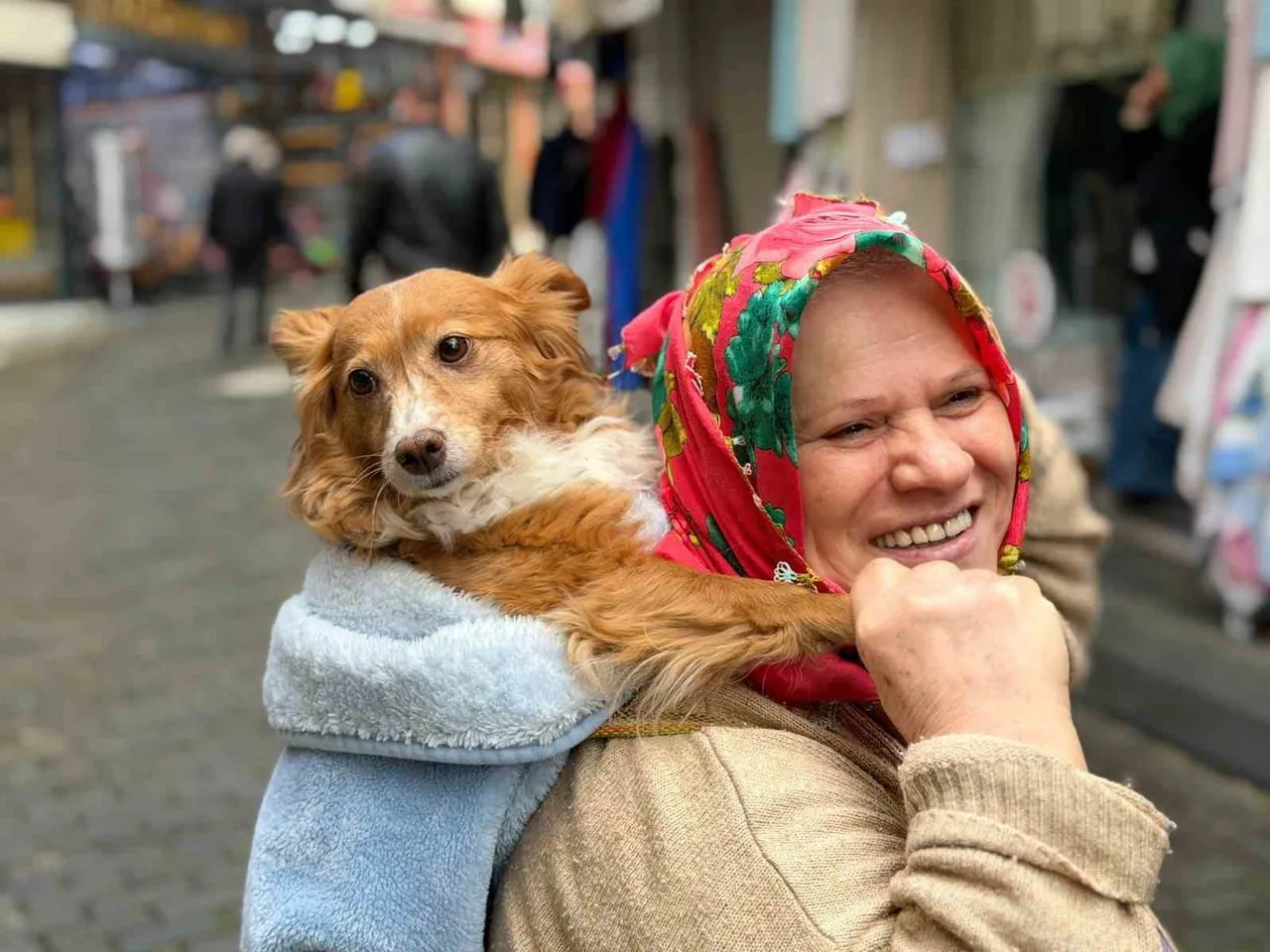 TRABZON'UN ORTAHİSAR İLÇESİNDE YAŞAYAN 61 YAŞINDAKİ PAKİZE HATİPOĞLU, KIZININ SOKAKTA YARALI HALDE...