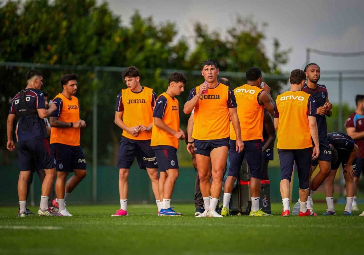 TRABZONSPOR, 2026-2027 SEZONU HAZIRLIKLARINI AKŞAM SAATLERİNDE GERÇEKLEŞTİRDİĞİ ANTRENMANLA...