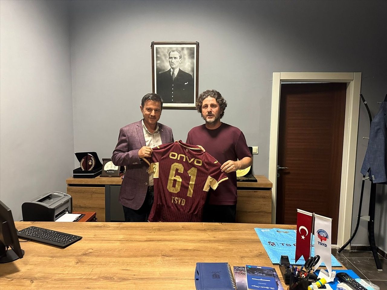 Trabzonspor Teknik Direktörü Fatih Tekke (sağda), Türkiye Spor Yazarları Derneği (TSYD) Trabzon...