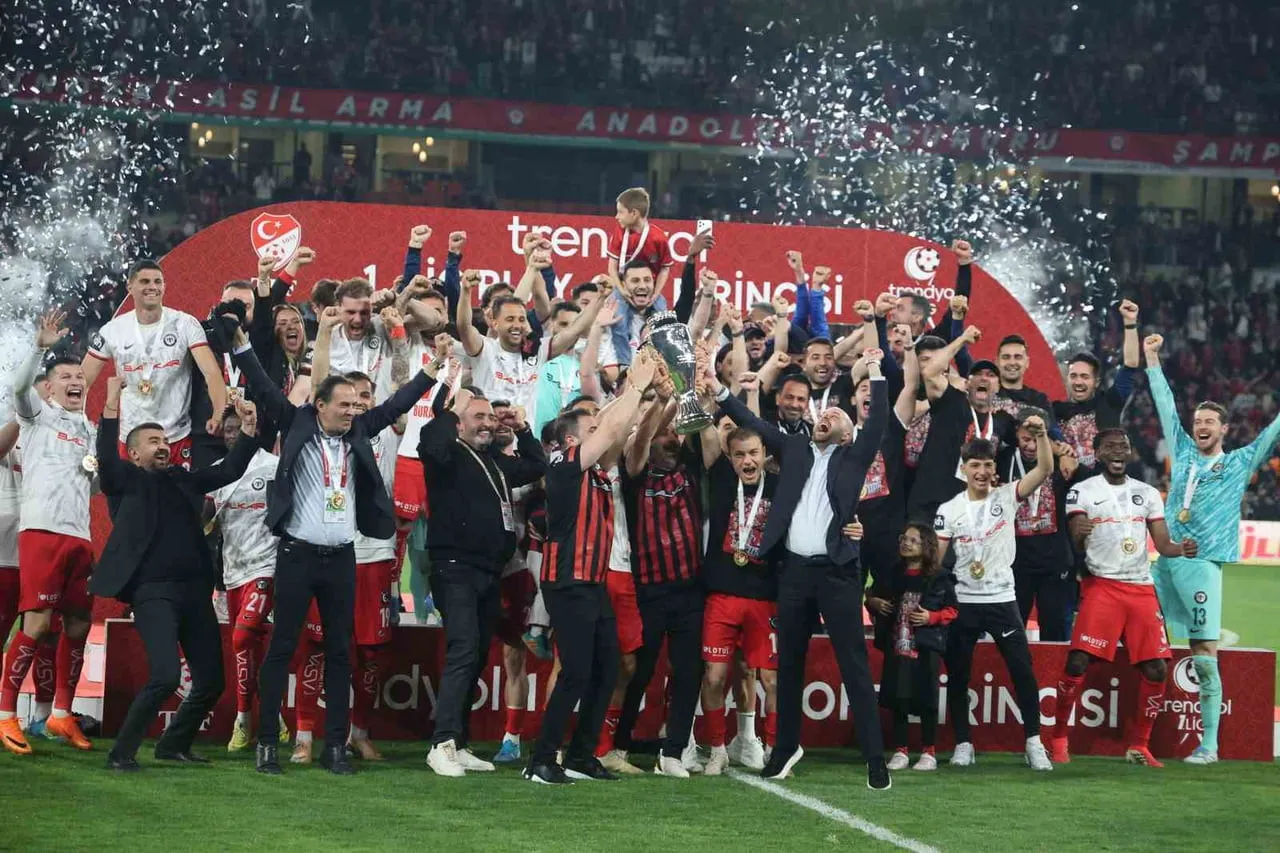 TRENDYOL 1. LİG PLAY-OFF FİNALİNDE KARŞILAŞTIĞI ESENLER EROKSPOR'U 2-0 MAĞLUP EDEREK TARİHİNDE İLK...