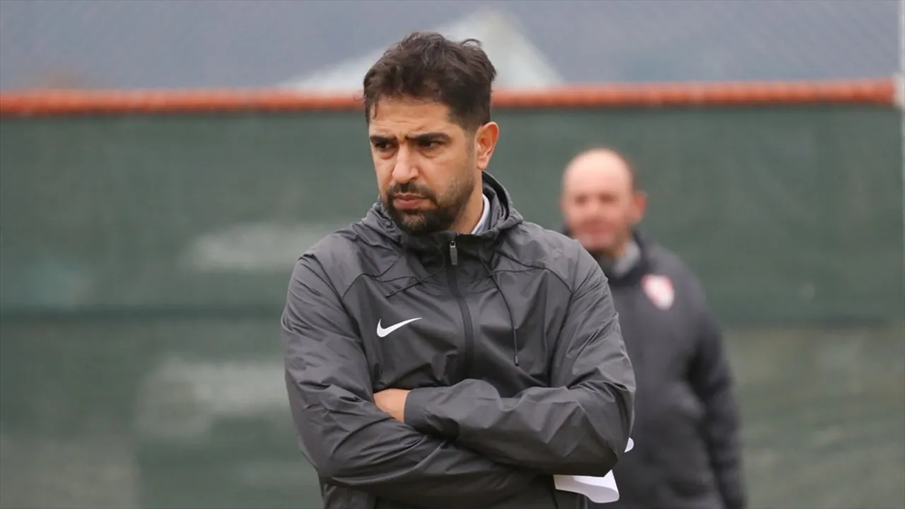 Trendyol 1. Lig'de mücadele eden Boluspor'da teknik direktörlük görevine Erdal Güneş...