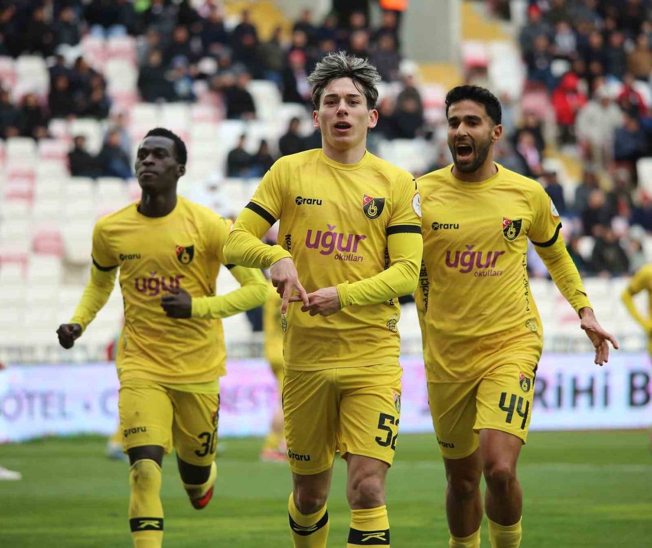 TRENDYOL 1. LİG'İN 35. HAFTASINDA ÖZBELSAN SİVASSPOR, EVİNDE İSTANBULSPOR İLE KARŞILAŞTI. MÜCADELE...