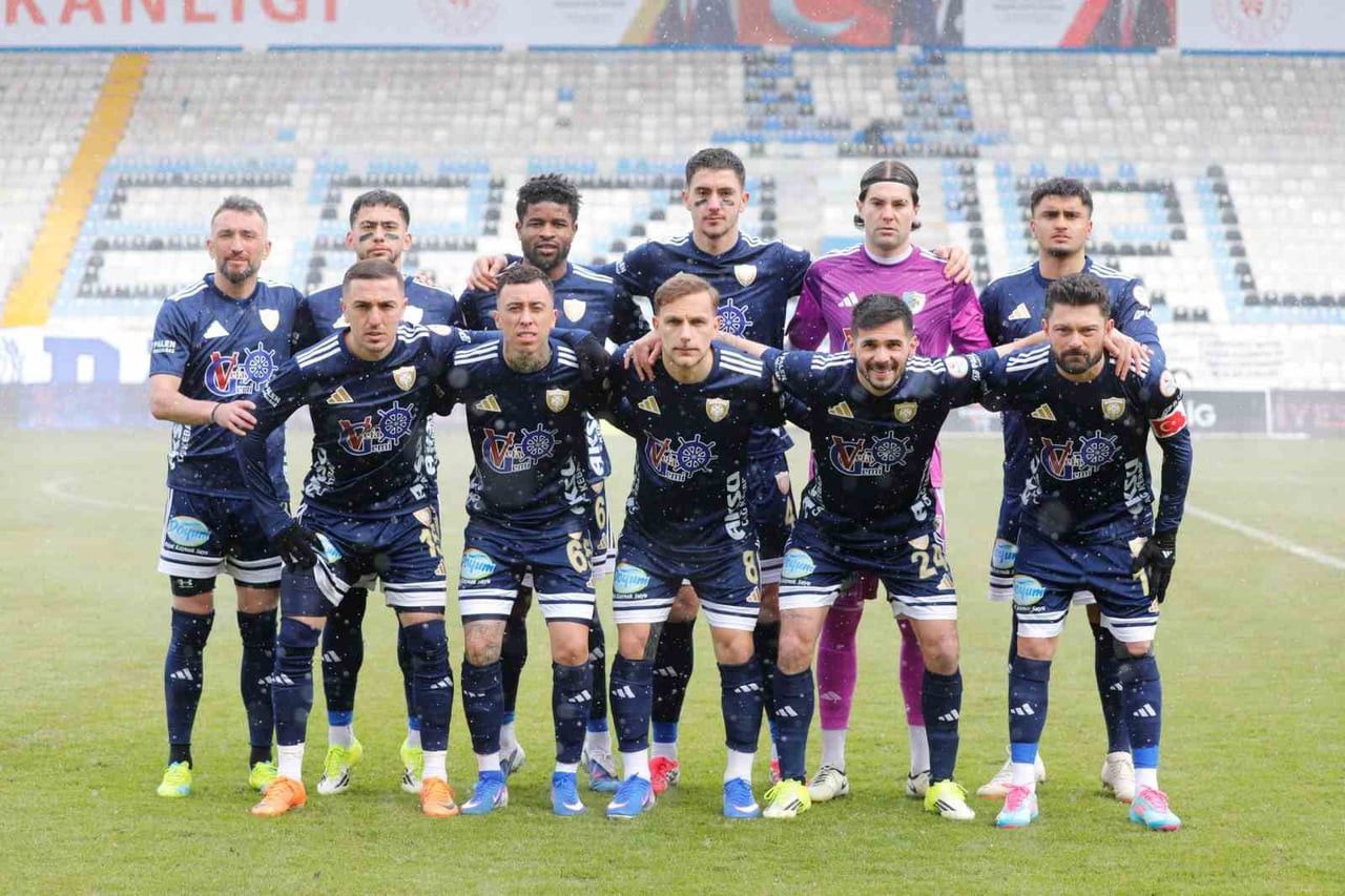 TRENDYOL 1. LİG’DE BİTİME İKİ HAFTA KALA ŞAMPİYONLUĞUNU İLAN EDEN ERZURUMSPOR FK’DA, 27 KİŞİLİK...
