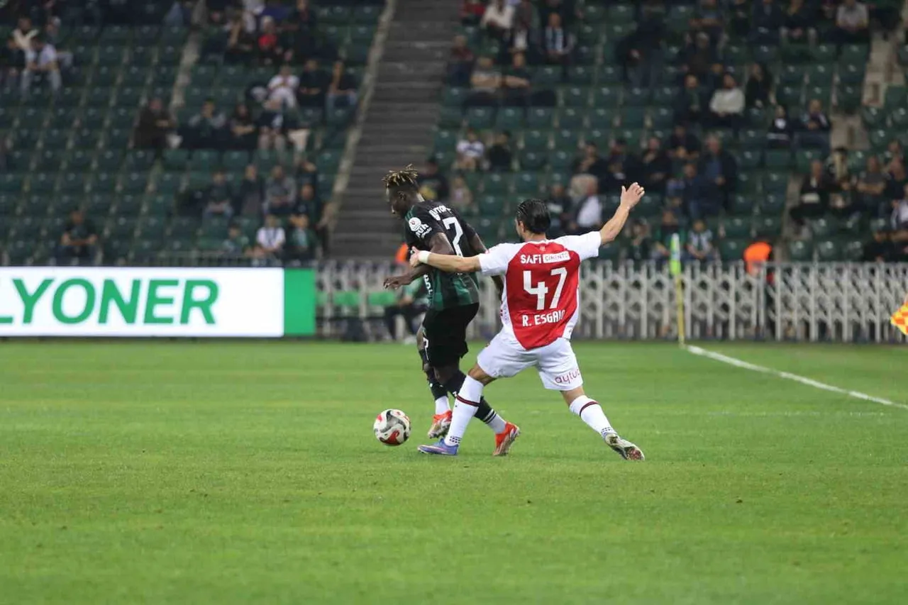 TRENDYOL SÜPER LİG 33. HAFTA KARŞILAŞMASINDA KOCAELİSPOR, FATİH KARAGÜMRÜK’Ü KONUK EDİYOR....