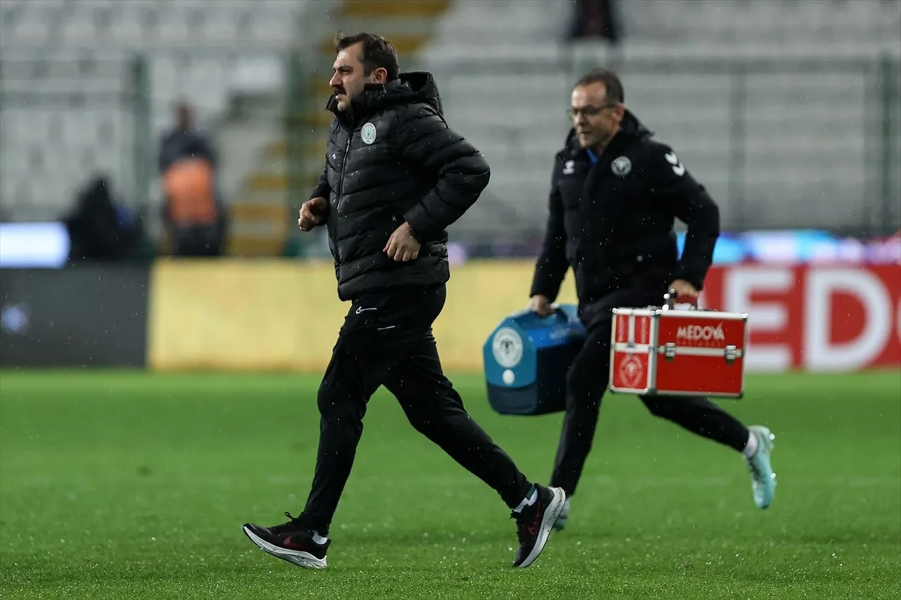 Trendyol Süper Lig ekiplerinden Çaykur Rizespor'un doktoru Hakan Ayaz'ın sağlık sorunları yaşaması...