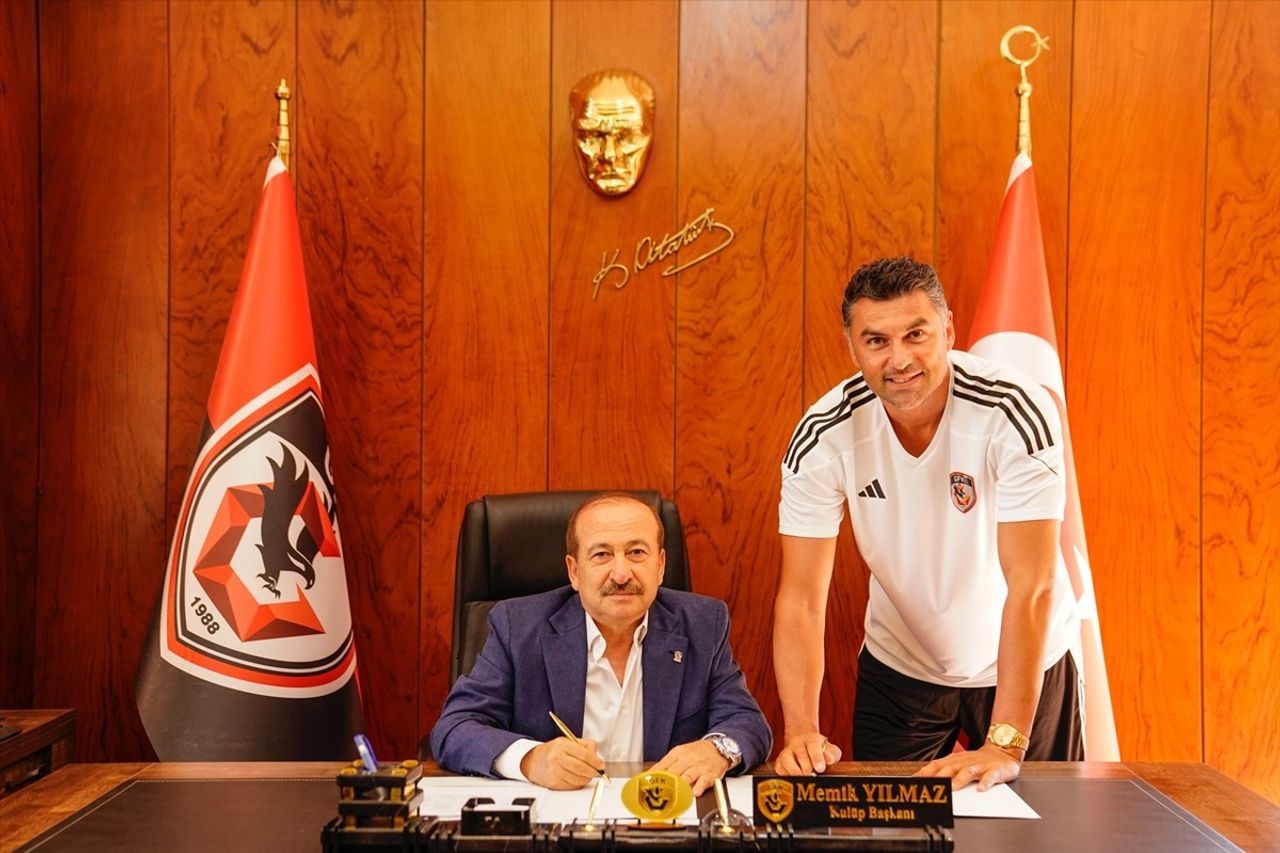 Trendyol Süper Lig ekiplerinden Gaziantep FK'de teknik direktörlük görevine Burak Yılmaz...