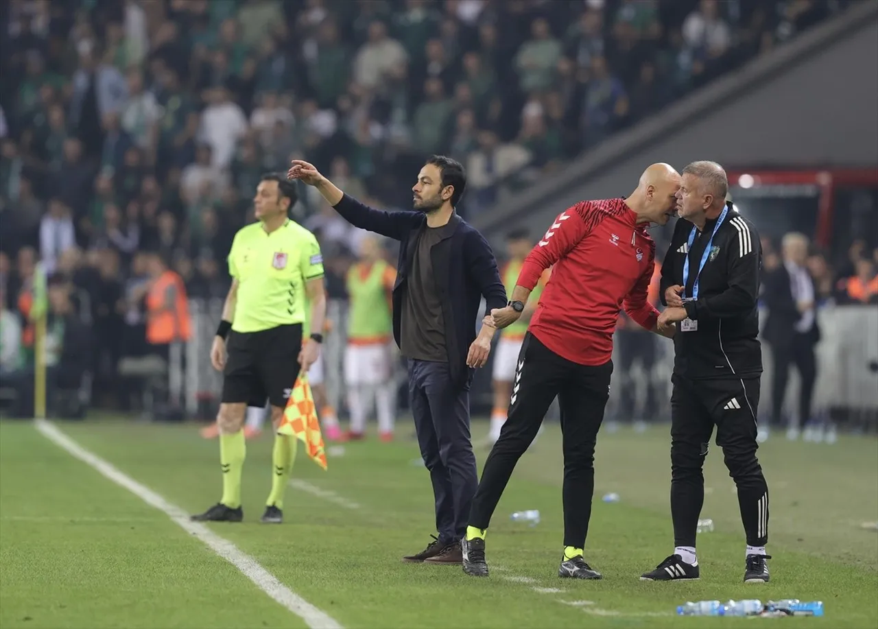 Trendyol Süper Lig'in 12. haftasında Kocaelispor ile Galatasaray, Kocaeli Stadyumu'nda karşılaştı....