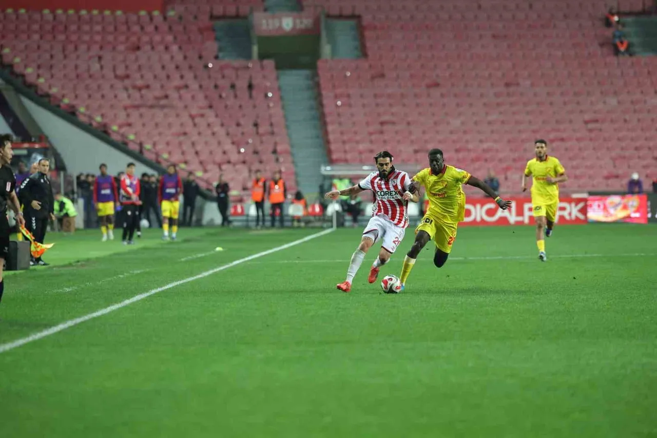 TRENDYOL SÜPER LİG'İN 34. HAFTASINDA SAMSUNSPOR EVİNDE GÖZTEPE'Yİ 3-0 YENEREK SEZONU 51 PUANLA 7....