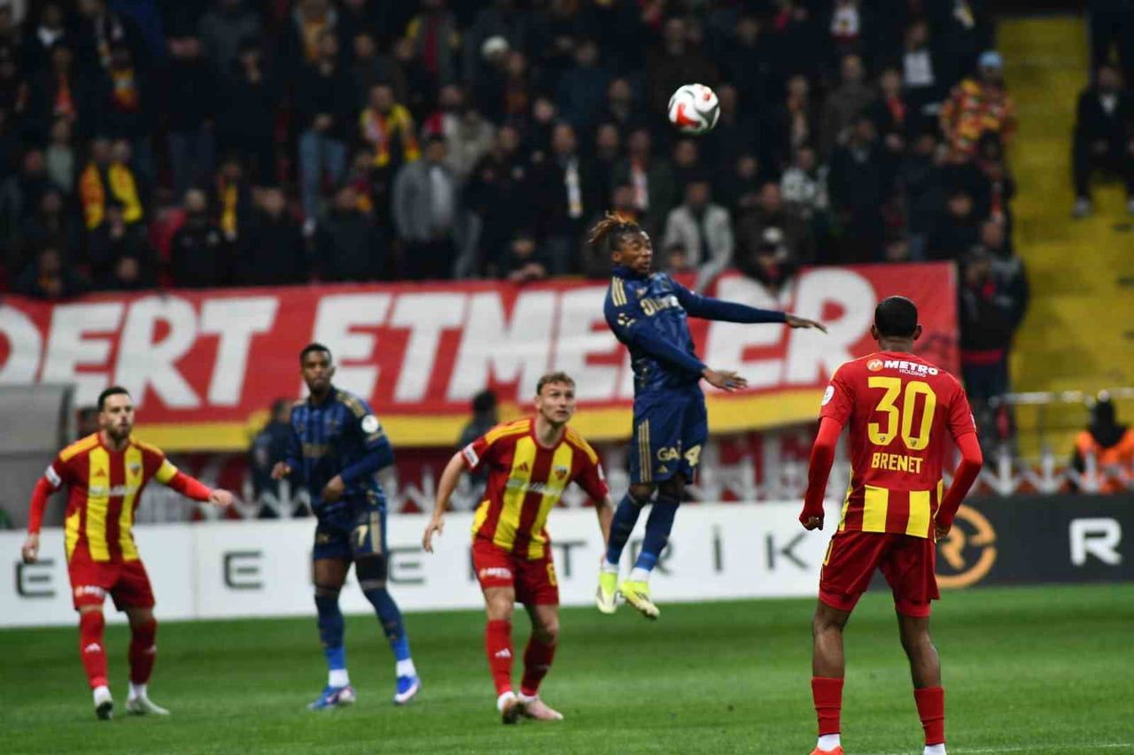 TRENDYOL SÜPER LİG’İN 29. HAFTASINDA KAYSERİSPOR, FENERBAHÇE'Yİ AĞIRLIYOR. MÜSABAKANIN İLK YARISI...