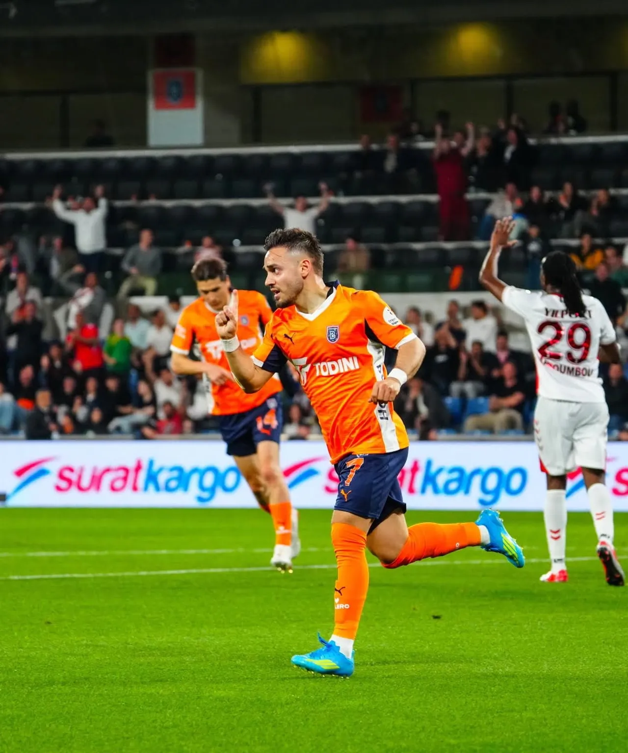 TRENDYOL SÜPER LİG’İN 33. HAFTASINDA RAMS BAŞAKŞEHİR, SAMSUNSPOR’U KONUK EDİYOR. MÜCADELENİN İLK...