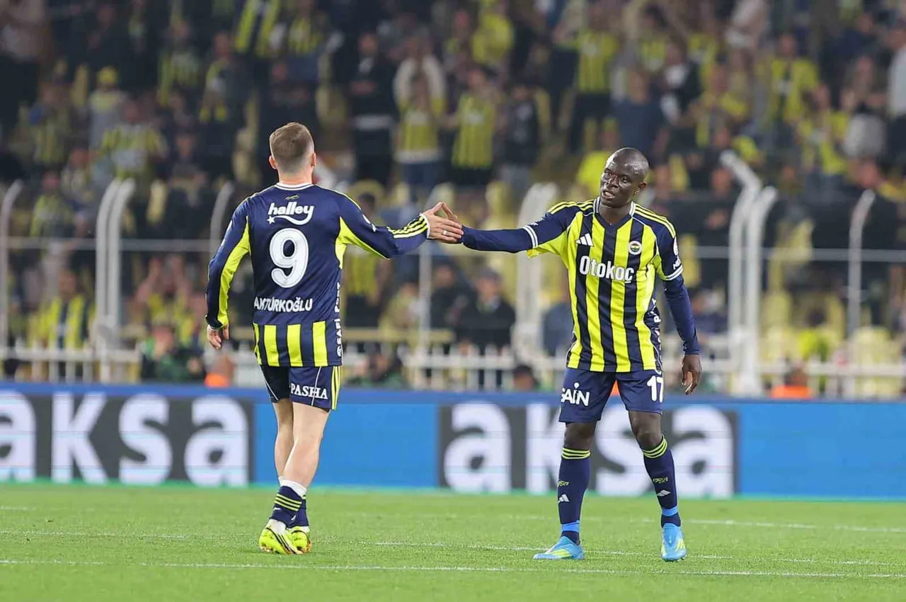 TRENDYOL SÜPER LİG’İN 34. VE SON HAFTASINDA FENERBAHÇE, SAHASINDA KARŞILAŞTIĞI EYÜPSPOR İLE 3-3...