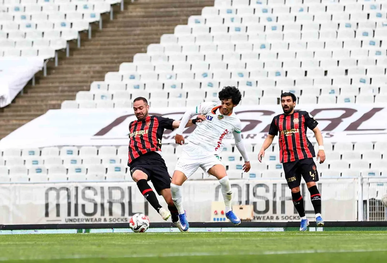 TRENDYOL SÜPER LİG’İN SON HAFTASINDA FATİH KARAGÜMRÜK, CORENDON ALANYASPOR’U AĞIRLIYOR....