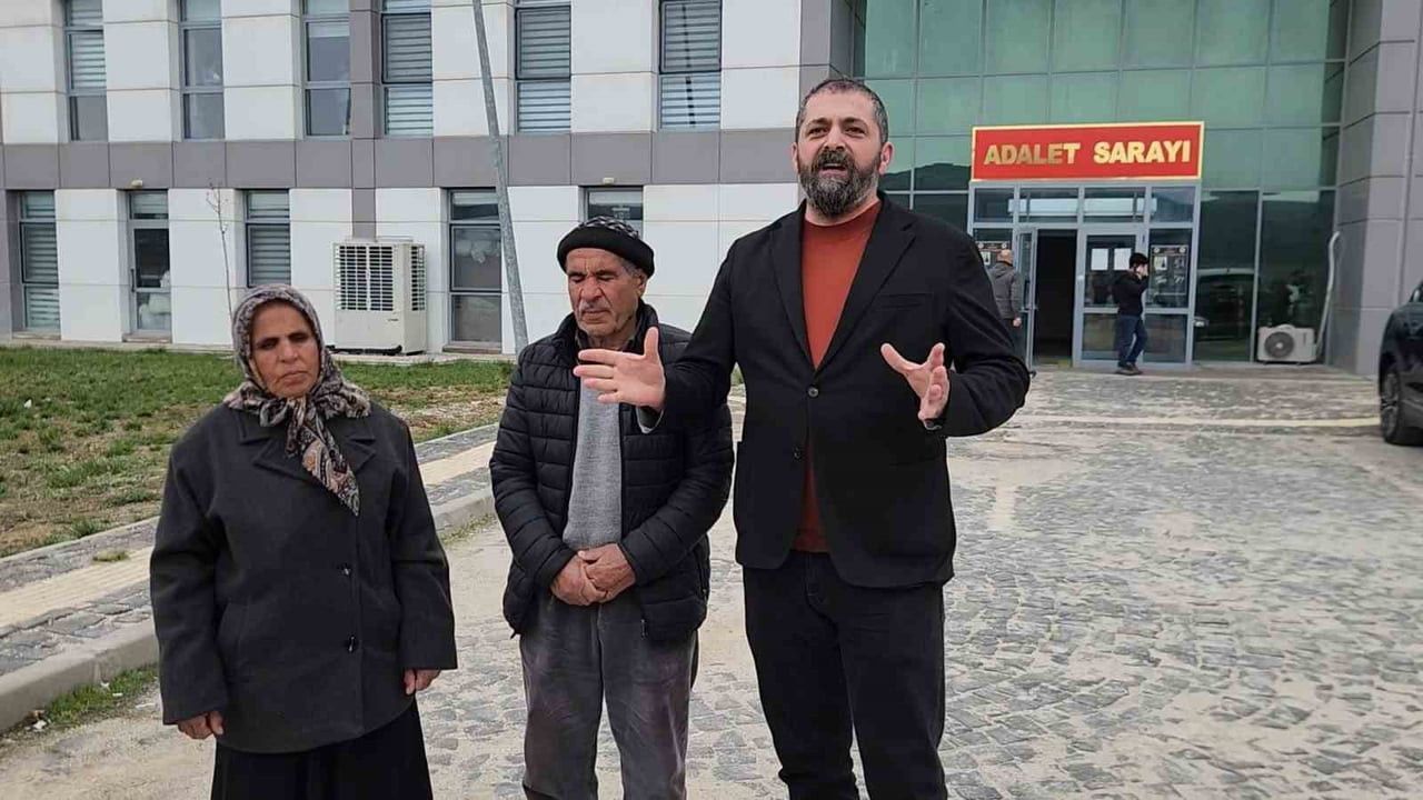 TUNCELİ BARO BAŞKANI DOĞUKAN KUDAT (SAĞDA) AÇIKLAMALARDA BULUNDU.