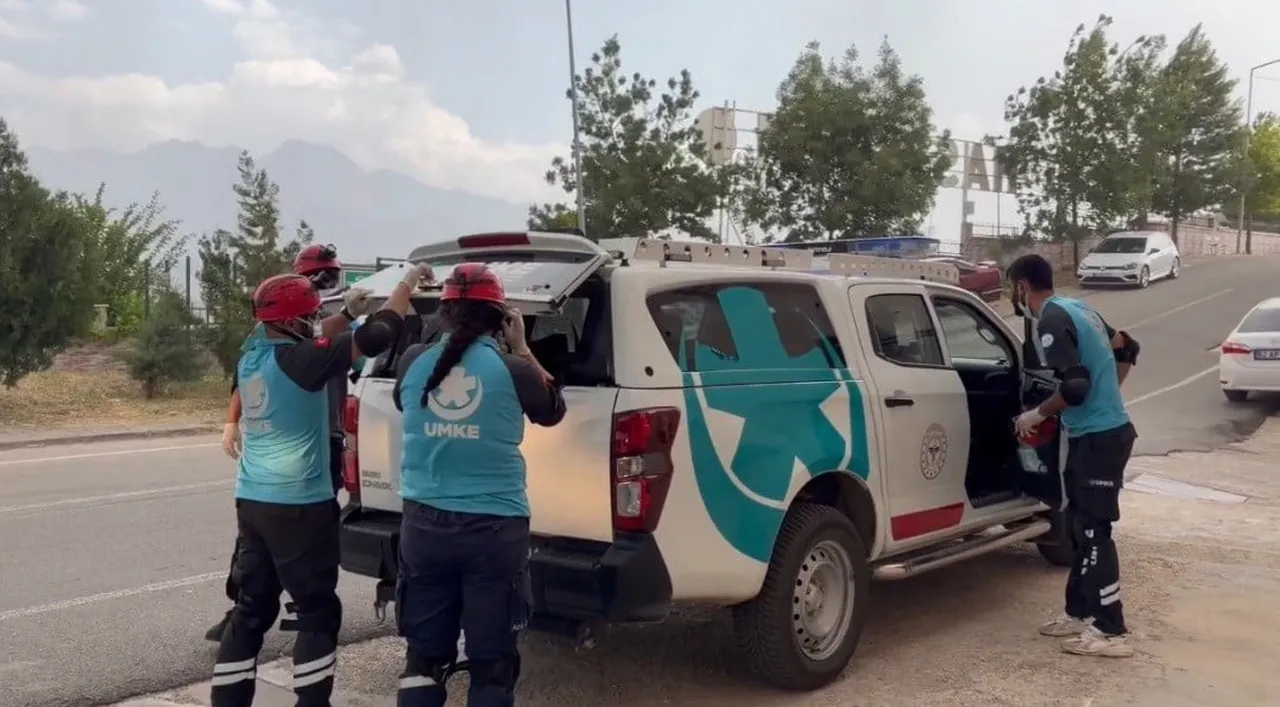 TUNCELİ DEVLET HASTANESİ'NDE MUHTEMEL BİR DEPREM SENARYOSU ÜZERİNDEN GERÇEKLEŞTİRİLEN TAHLİYE...
