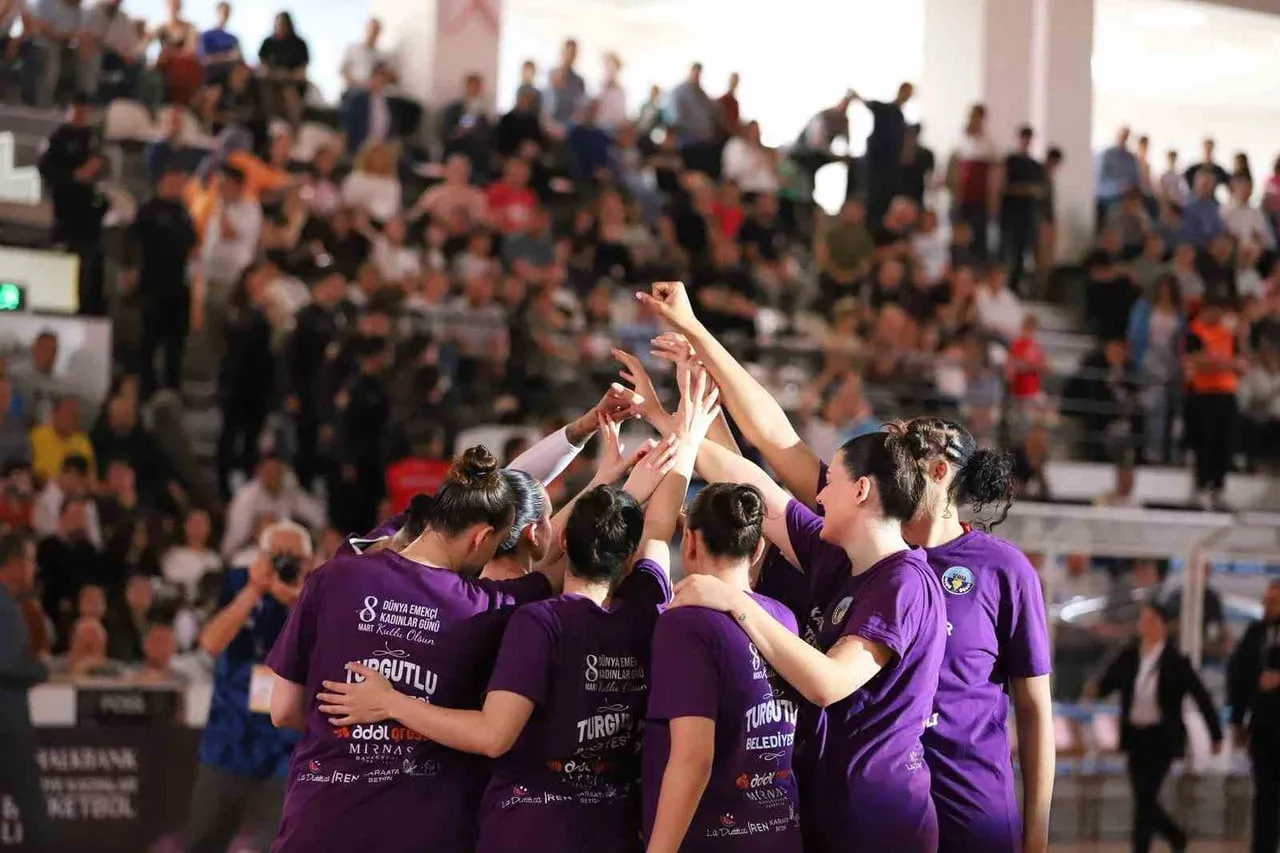 TURGUTLU BELEDİYESPOR KADIN BASKETBOL TAKIMI, TKBL PLAY-OFF FİNAL SERİSİ İKİNCİ MAÇINDA SAHASINDA...