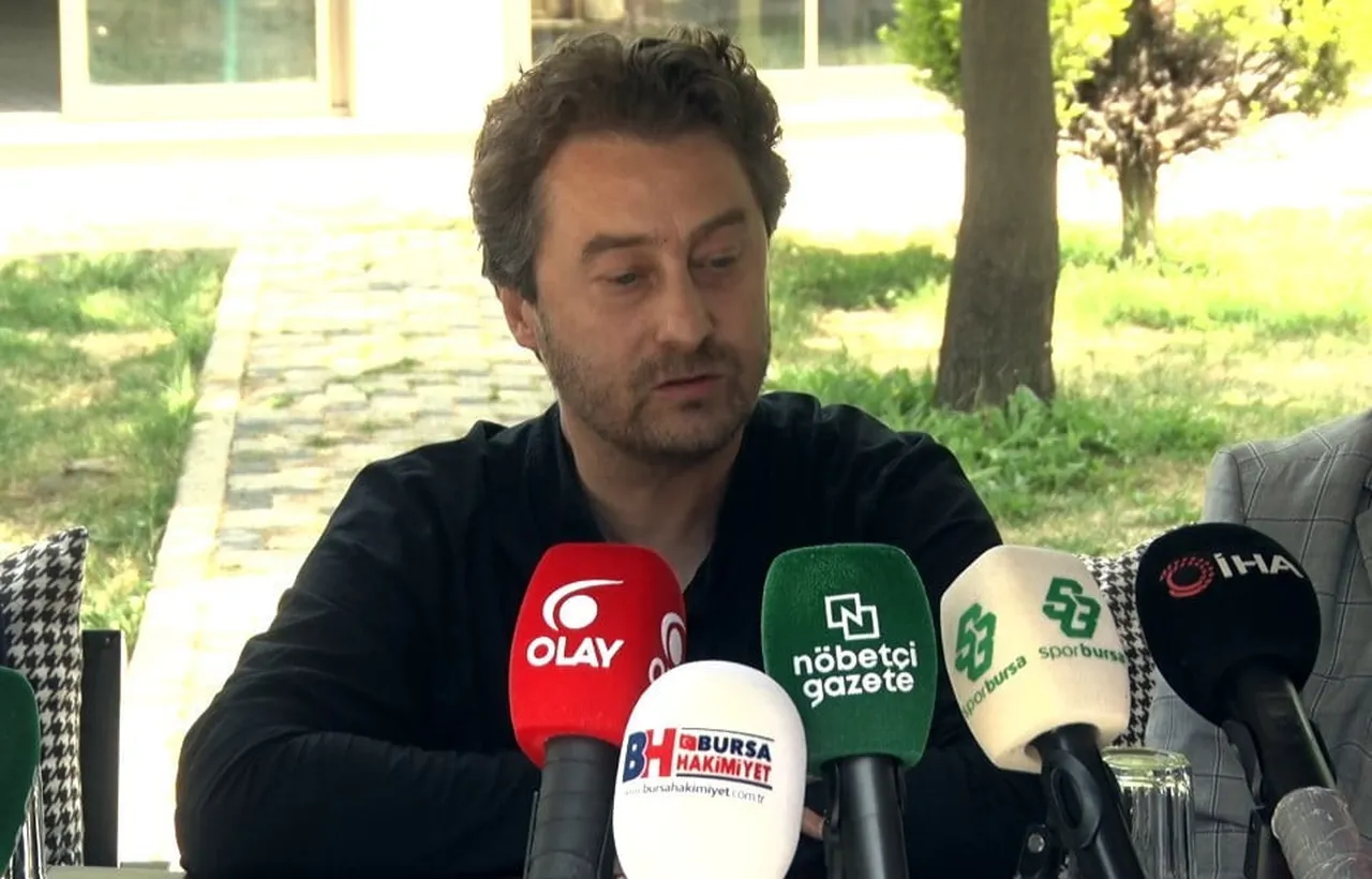 TÜRKİYE BASKETBOL LİGİNİN SON HAFTASINDA MAÇIN BİTİMİNE 3 SANİYE KALA ATILAN BASKETLE KARŞIYAKA'YA...