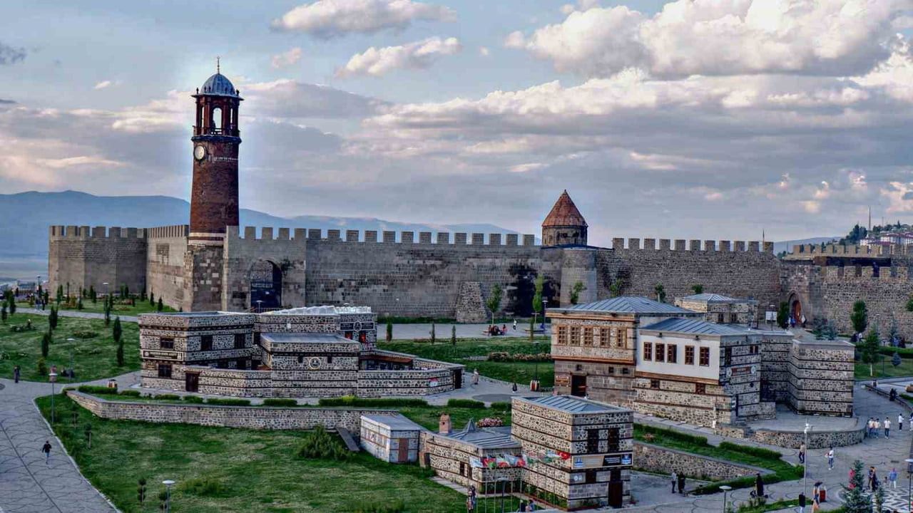 TÜRKİYE DİL VE EDEBİYAT DERNEĞİ ERZURUM ŞUBESİ YÖNETİM KURULU ÜYESİ TANER ÖZDEMİR'İN GÜN YÜZÜNE...