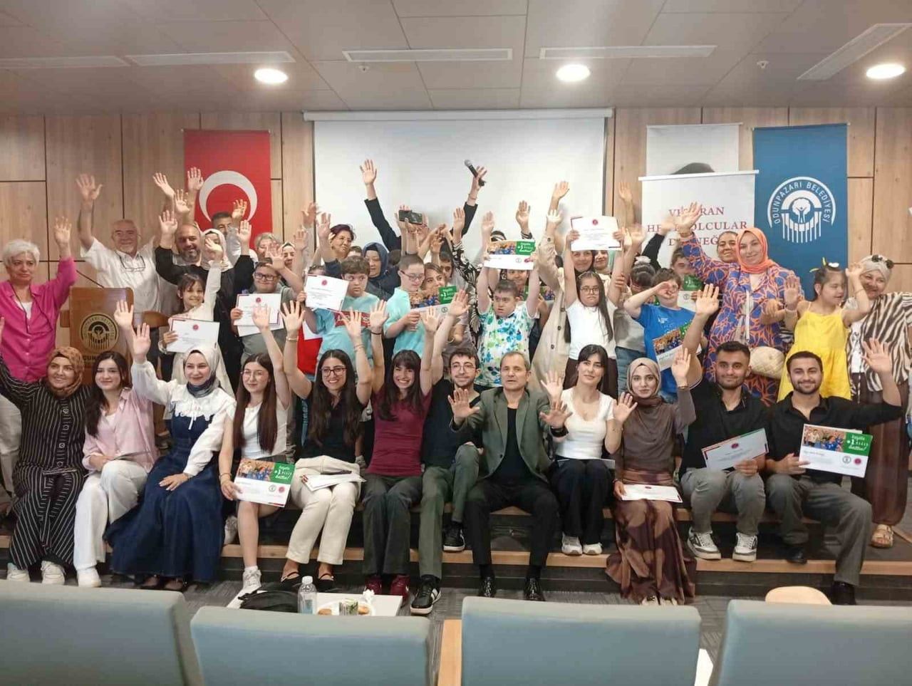 TÜRKİYE DOWN SENDROMU DERNEĞİ İLE VETERAN HENTBOLCULAR DERNEĞİ İŞ BİRLİĞİYLE ÜÇ YILDIR ARALIKSIZ...