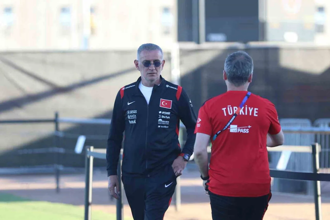 TÜRKİYE FUTBOL FEDERASYONU BAŞKANI İBRAHİM HACIOSMANOĞLU, A MİLLİ FUTBOL TAKIMI TEKNİK DİREKTÖRÜ...