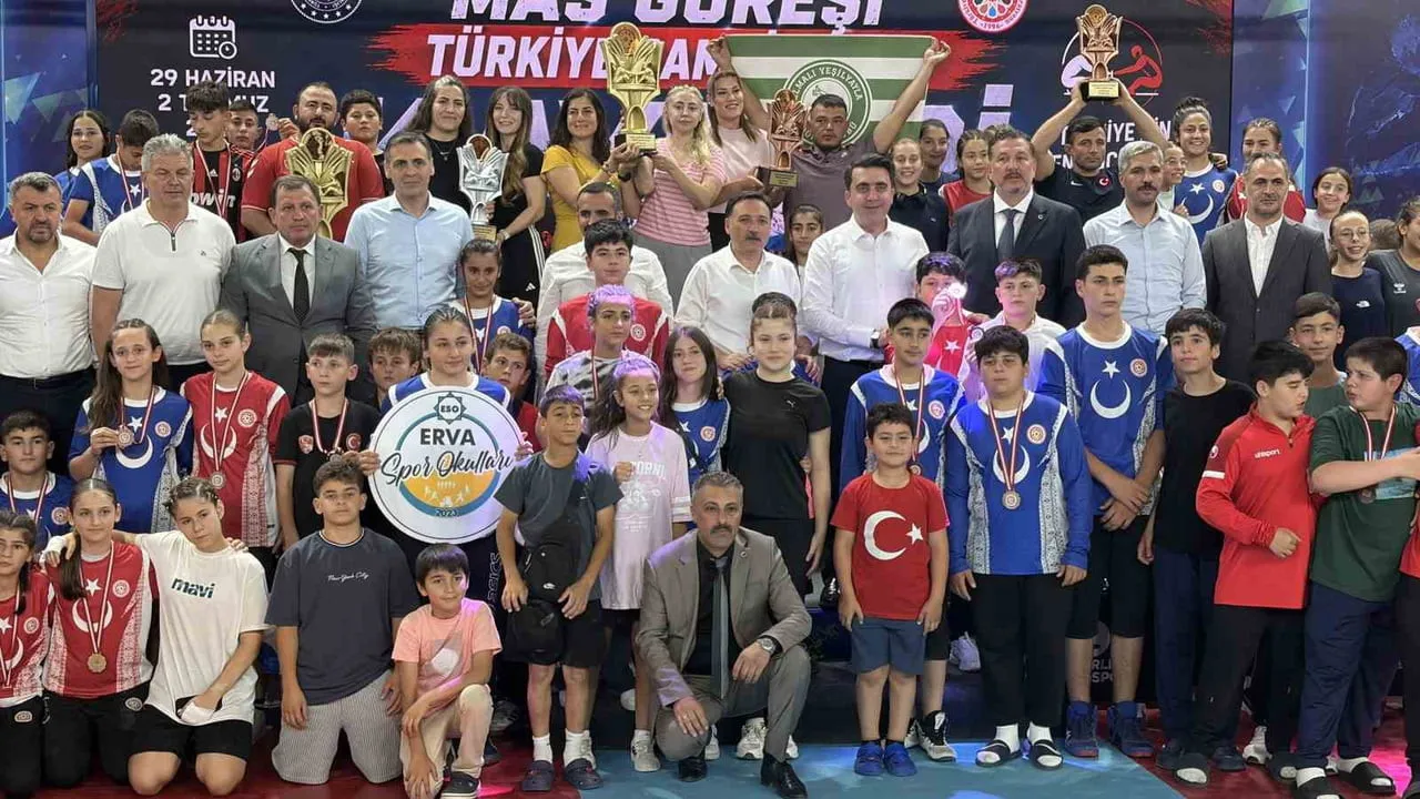 TÜRKİYE GELENEKSEL SPOR DALLARI FEDERASYONU ORGANİZASYONUNDA DÜZENLENEN MİNİKLER VE YILDIZLAR MAS...