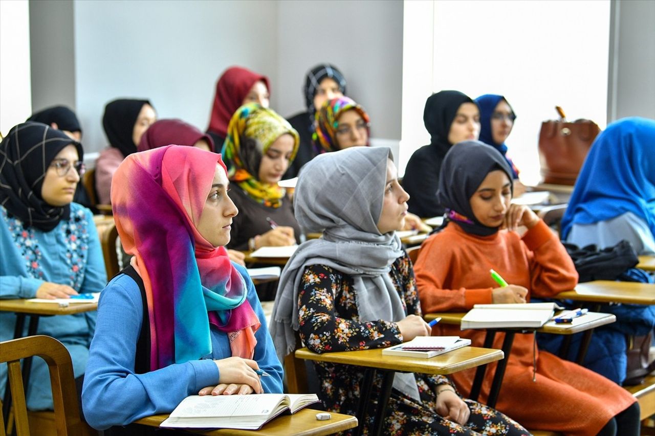 Türkiye Gençlik ve Eğitime Hizmet Vakfı (TÜRGEV), 9 ildeki 17 yükseköğretim kız öğrenci yurduyla...